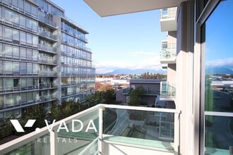 5599 Cooney Rd. in Richmond, BC - Building Photo - Building Photo
