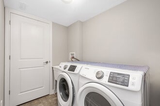 334 Mountain Sorrel Way in Ottawa, ON - Building Photo - Building Photo