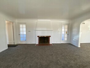 526 Madison Ave in Los Banos, CA - Foto de edificio - Building Photo