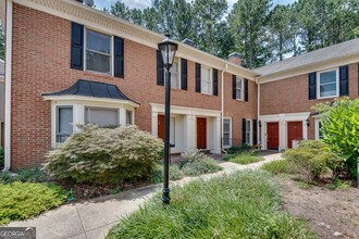 58 Mt Vernon Cir in Dunwoody, GA - Building Photo - Building Photo