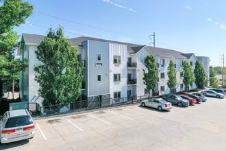 8 Street Apartments in Omaha, NE - Foto de edificio - Building Photo