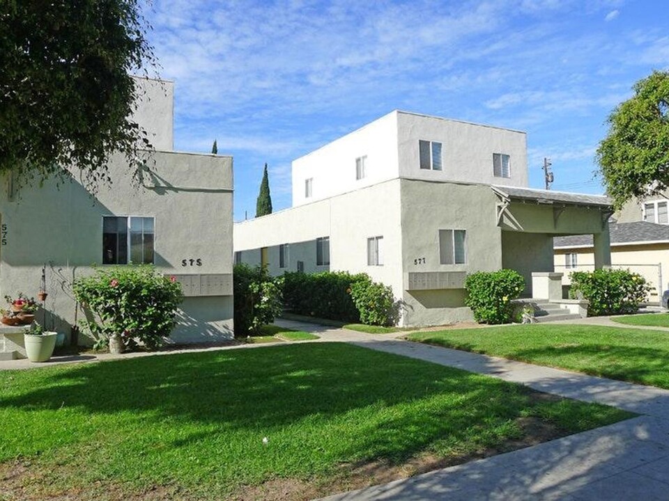 575 - 577 Walnut Avenue, in Long Beach, CA - Foto de edificio