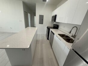 879 E 24th St in Hialeah, FL - Building Photo - Building Photo