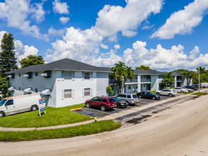 York House in Lauderhill, FL - Building Photo - Primary Photo