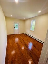 20 Hill St in Glen Cove, NY - Building Photo