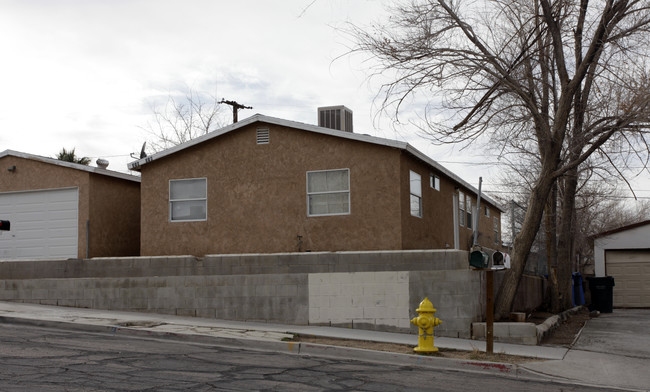 316-318 Maxine Ave in Barstow, CA - Building Photo - Building Photo