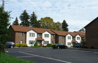 Grand Avenue Commons in Mars, PA - Foto de edificio - Building Photo