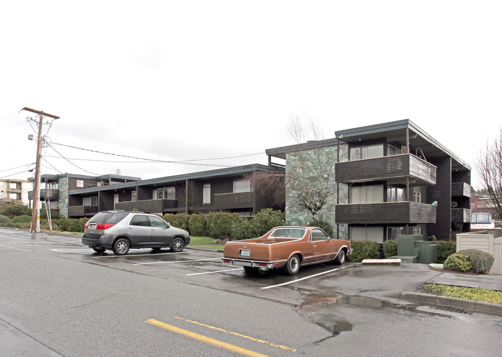 The Marina Condominium in Des Moines, WA - Building Photo