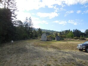 1842 Wilson Rd in Yoncalla, OR - Building Photo - Building Photo