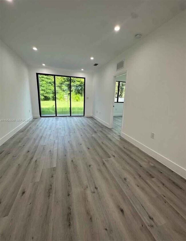 16002 NW 38th Pl in Miami Gardens, FL - Building Photo - Building Photo