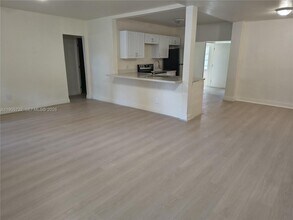 1030 NW 106th St in Miami, FL - Building Photo - Building Photo