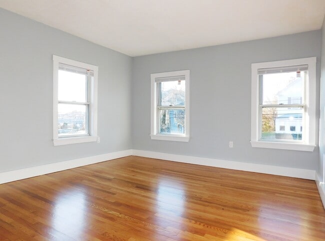 104 Harvard St, Unit 2 in Dedham, MA - Building Photo - Building Photo