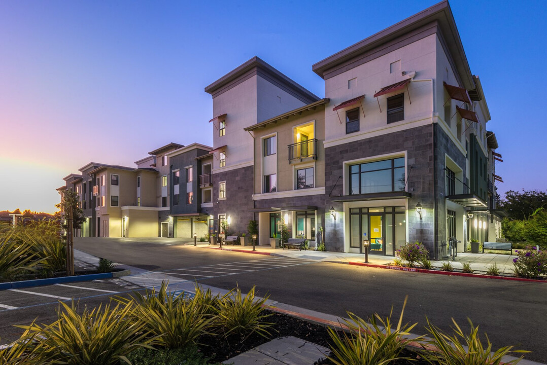 Evelyn Family Apartments - WAITLIST ONLY in Mountain View, CA - Foto de edificio