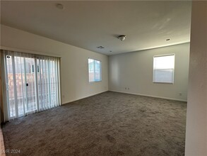 5268 Maid Marian Ln in Las Vegas, NV - Building Photo - Building Photo