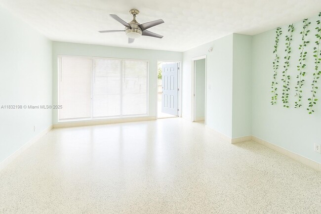 2716 NE 32nd St in Fort Lauderdale, FL - Building Photo - Building Photo