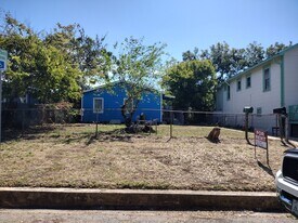 5407 Avenue R 1/2 in Galveston, TX - Building Photo