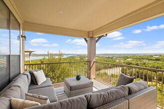 18004 Edgewood Way in Jonestown, TX - Building Photo - Building Photo