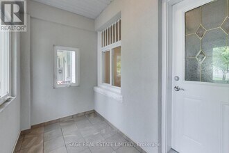 217 Booth Ave in Toronto, ON - Building Photo - Building Photo