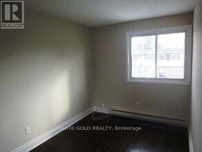 4 Hapsburg Square in Brampton, ON - Building Photo - Building Photo