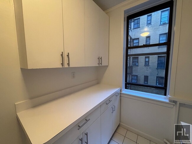 WEST 45 STREET in New York, NY - Building Photo - Building Photo