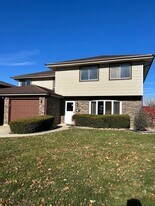 626 Terry Ct in Roselle, IL - Building Photo
