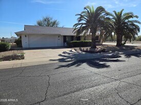 10049 W Oakmont Dr in Sun City, AZ - Building Photo