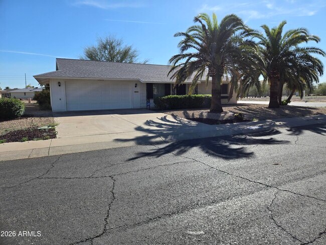 property at 10049 W Oakmont Dr