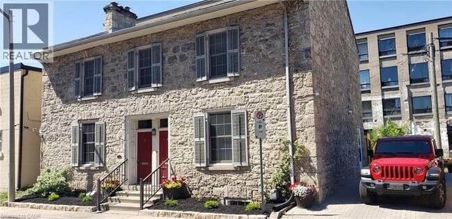 property at 2 Warnock St