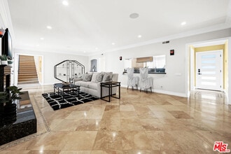 2563 Hutton Dr in Beverly Hills, CA - Building Photo - Building Photo