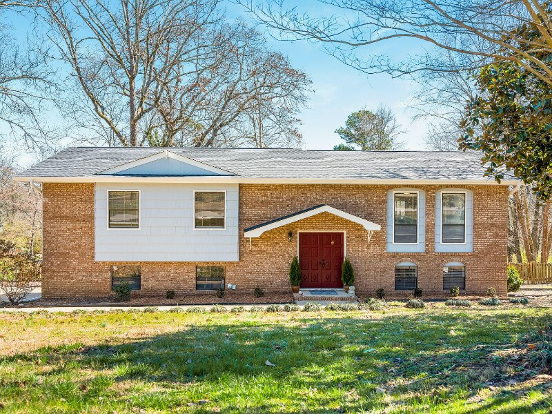 2302 Haven Crest Dr in Chattanooga, TN - Building Photo