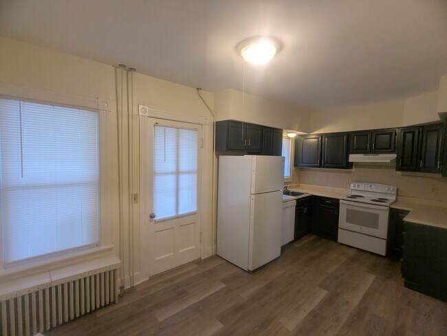 110 Spring St, Unit 112 Spring in Bennington, VT - Foto de edificio - Building Photo