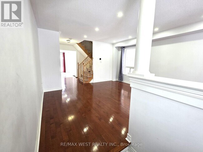 89 Matthew Boyd Crescent in Newmarket, ON - Building Photo - Building Photo