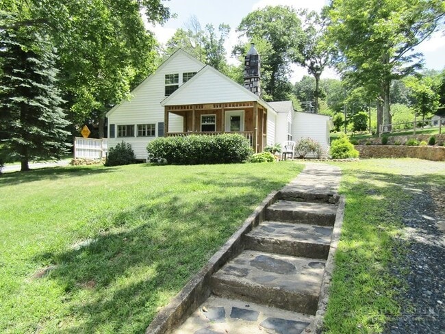 807 Mt Jefferson Rd
