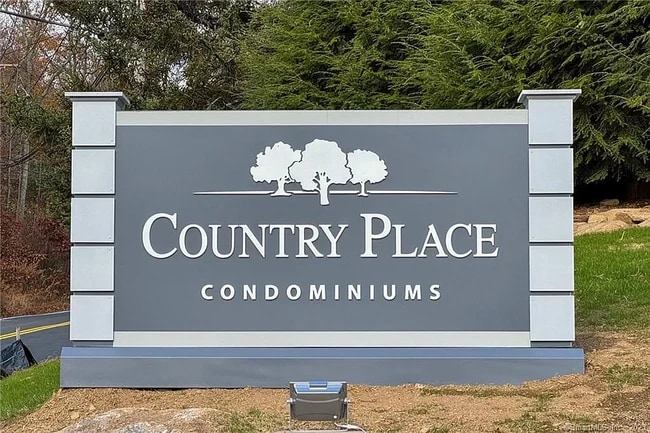 95 Country Pl in Shelton, CT - Foto de edificio - Building Photo