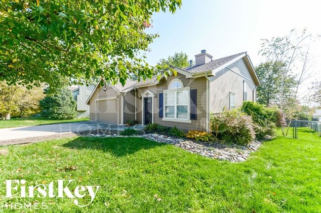 609 Rosehill Dr in Raymore, MO - Building Photo - Building Photo