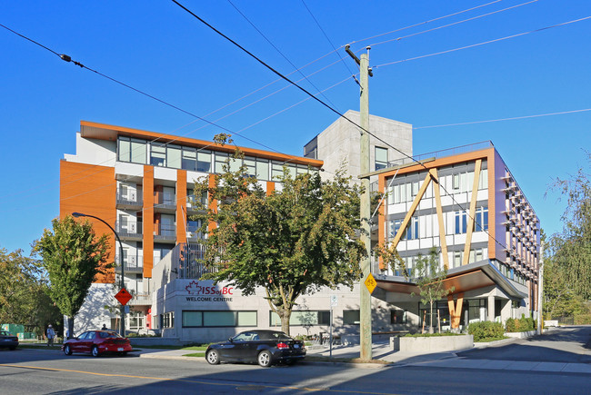 2610 Victoria Dr in Vancouver, BC - Building Photo - Building Photo