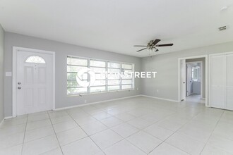 1805 16th Ave Dr W in Bradenton, FL - Building Photo - Building Photo