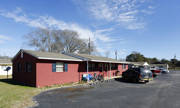 Royal Acres in Jay, FL - Foto de edificio - Building Photo