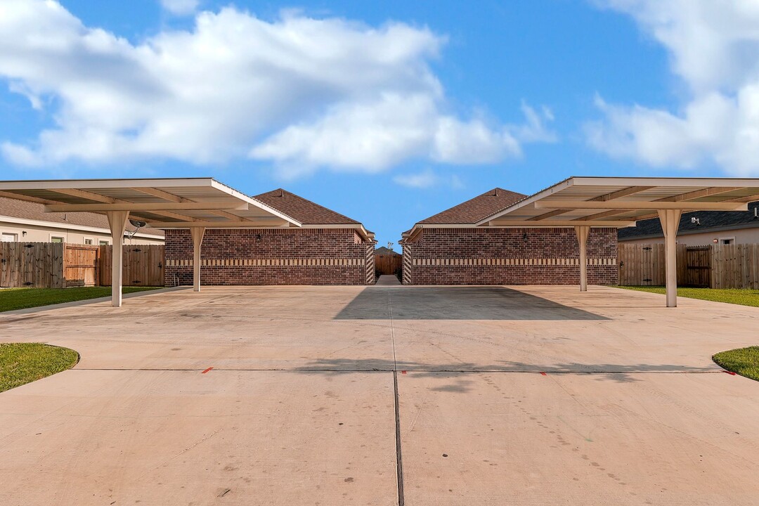 1013 W La Pointe Ave in Alton, TX - Foto de edificio