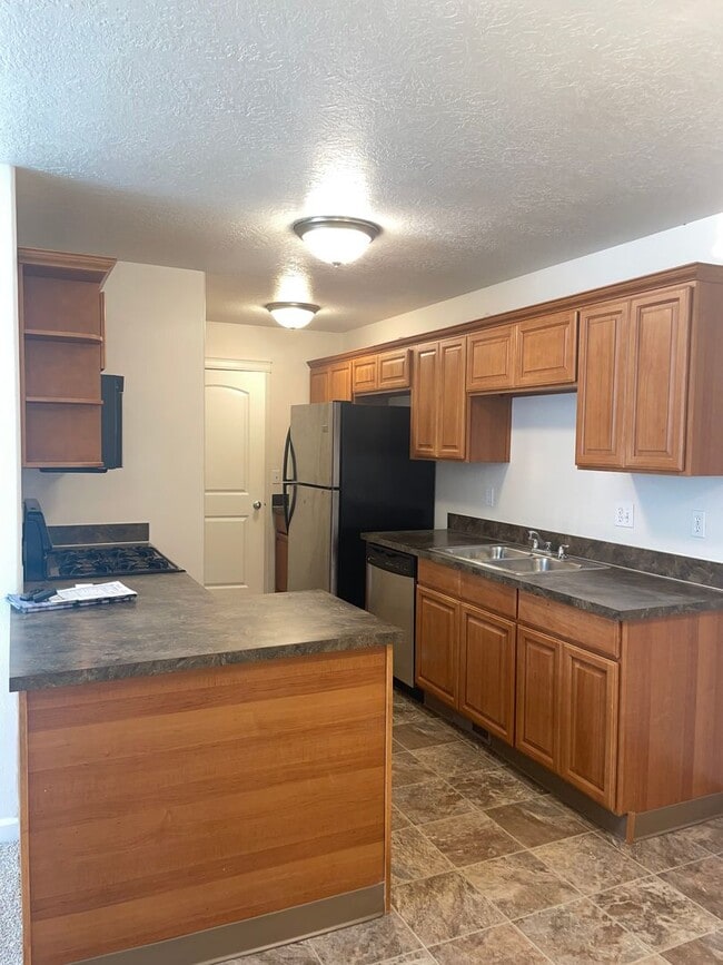 3556-3558 Fisher Ct NE