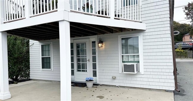 227 Thames St in Bristol, RI - Building Photo - Building Photo