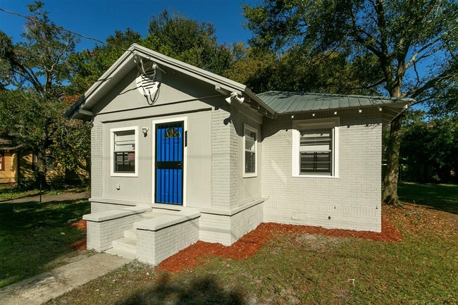 property at 1603 E 13th St