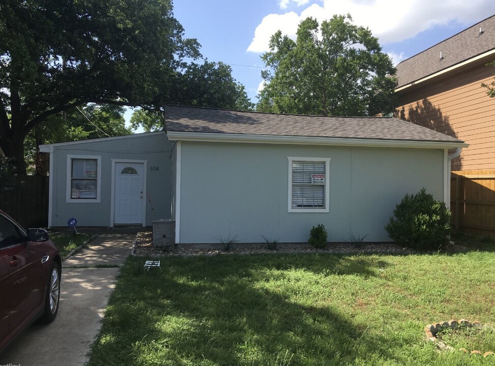 108 Waverly Dr in Bryan, TX - Building Photo