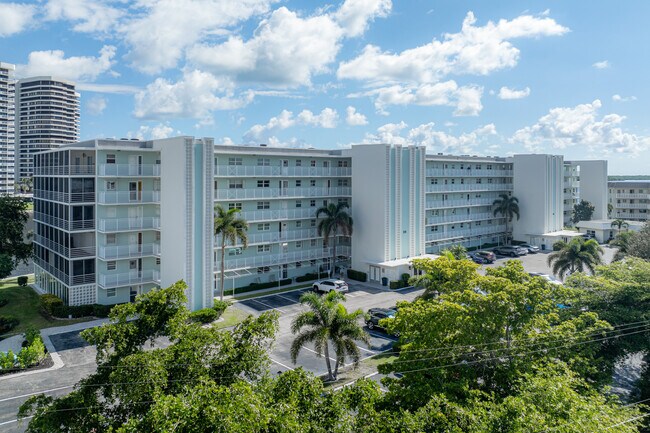 Lands End in North Palm Beach, FL - Building Photo - Building Photo