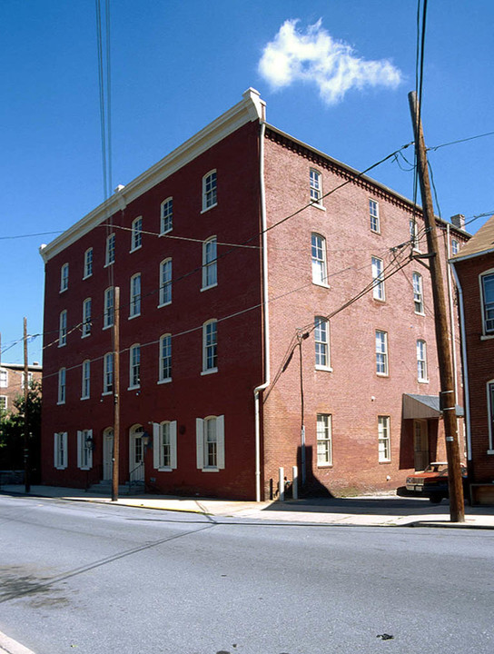 North Shippen Place in Lancaster, PA - Building Photo