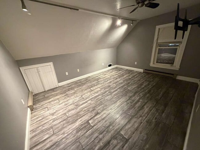 8 Central St, Unit Apt 3 in North Brookfield, MA - Building Photo - Building Photo