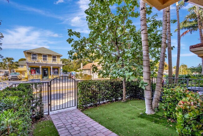 220 S Federal Hwy in Lake Worth Beach, FL - Building Photo - Building Photo