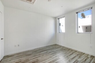 3008 Santa Monica Blvd in Santa Monica, CA - Building Photo - Building Photo