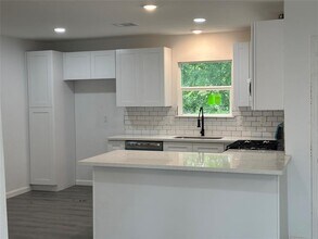 5962 Belcrest St in Houston, TX - Building Photo - Building Photo