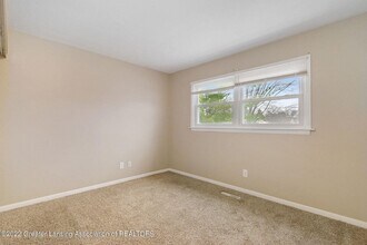 858 E Greenlawn Ave in Lansing, MI - Building Photo - Building Photo